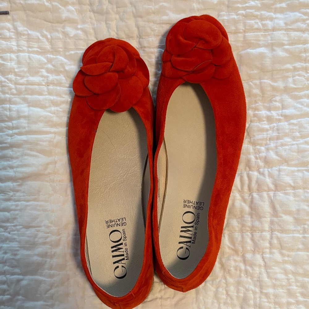 AMO Women's Red Suede Floral Flats